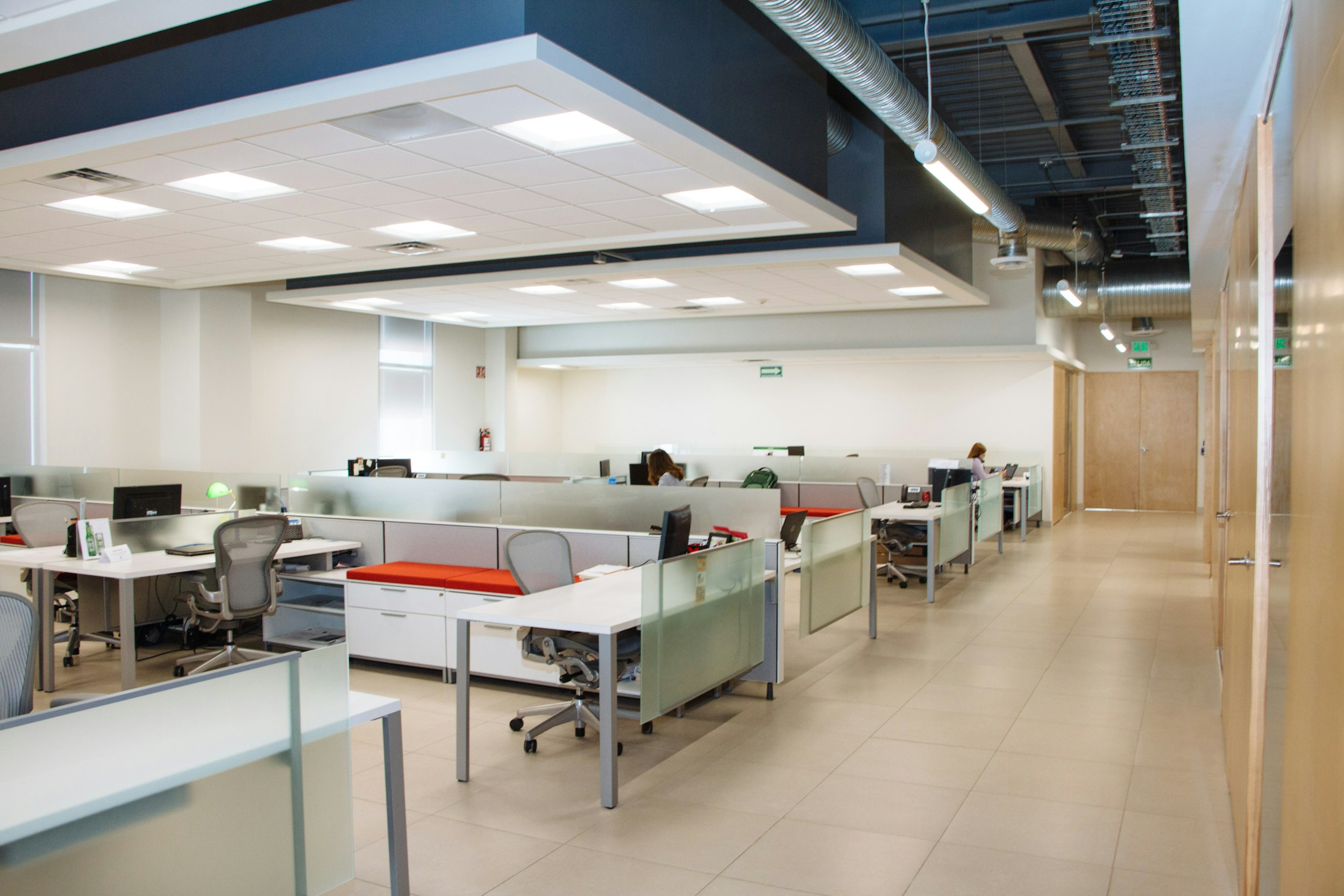 /build/assets/office-business-DjVnL5mT.jpg